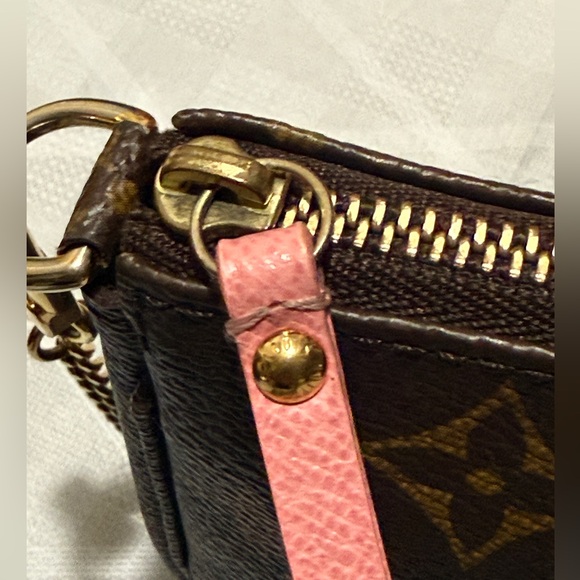 Louis Vuitton Limited Edition Mini Pochette Accessoires🎀 - Picture 5 of 14